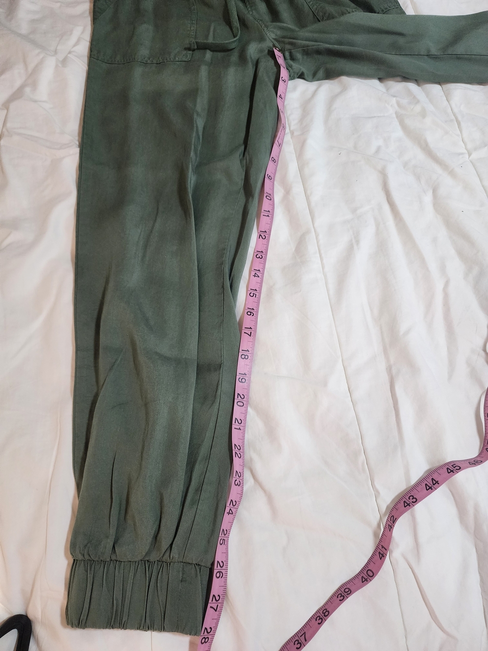 Universal Threads Elastic-Waist Olive Green Jogger Pants with Drawstring - Picture 3 of 7